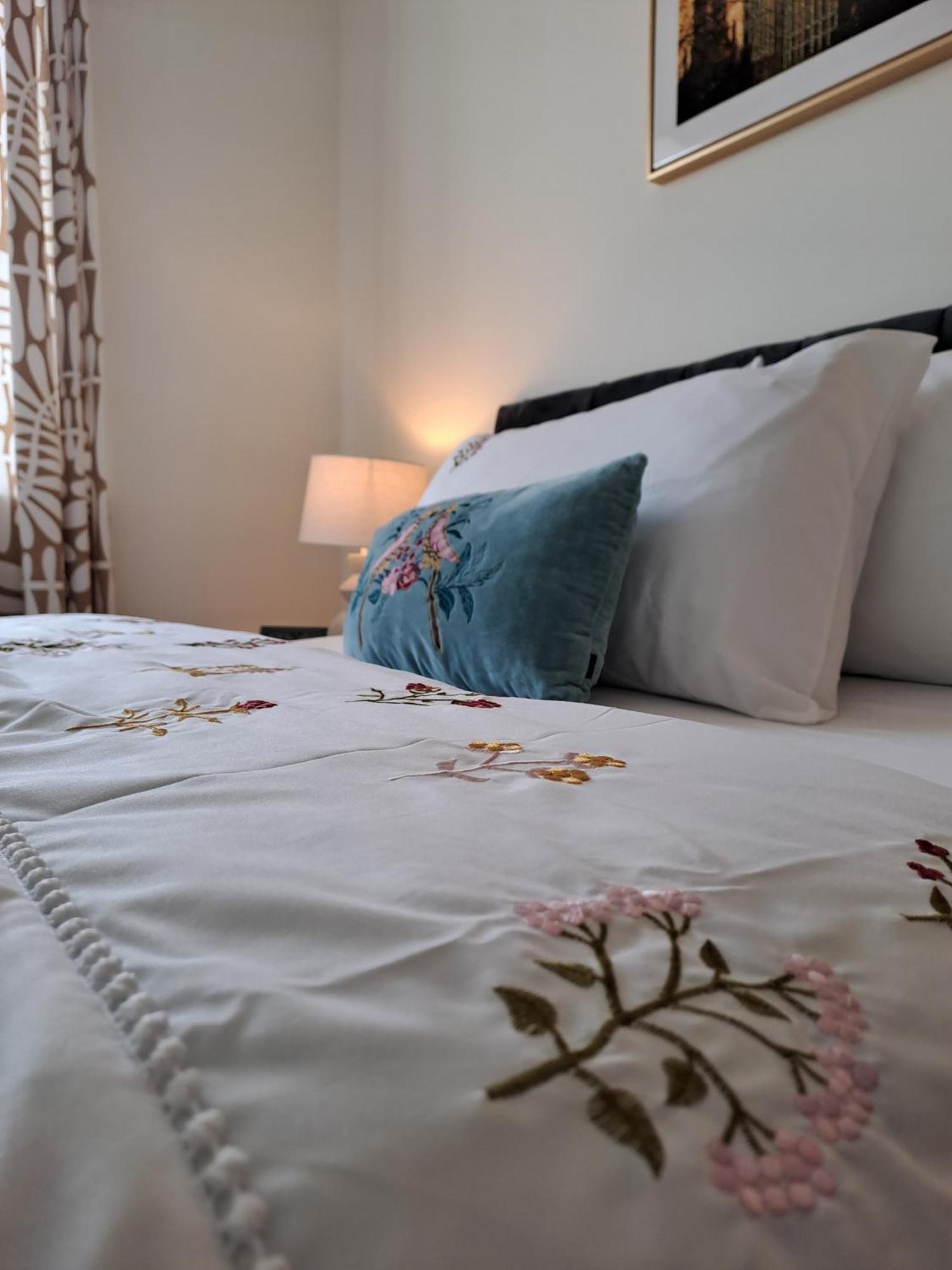Cozy Bedroom In Lucan, Dublín Exterior foto