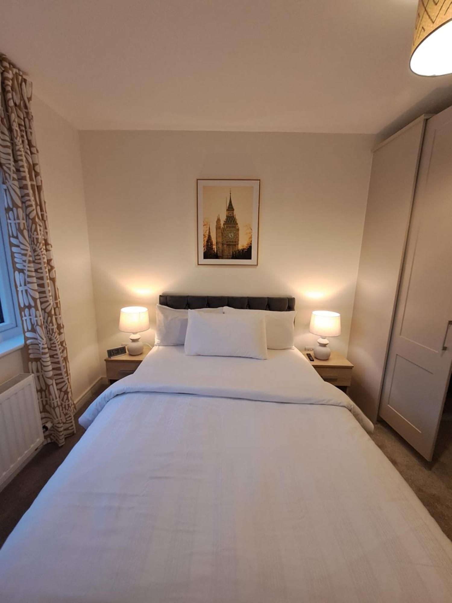 Cozy Bedroom In Lucan, Dublín Exterior foto