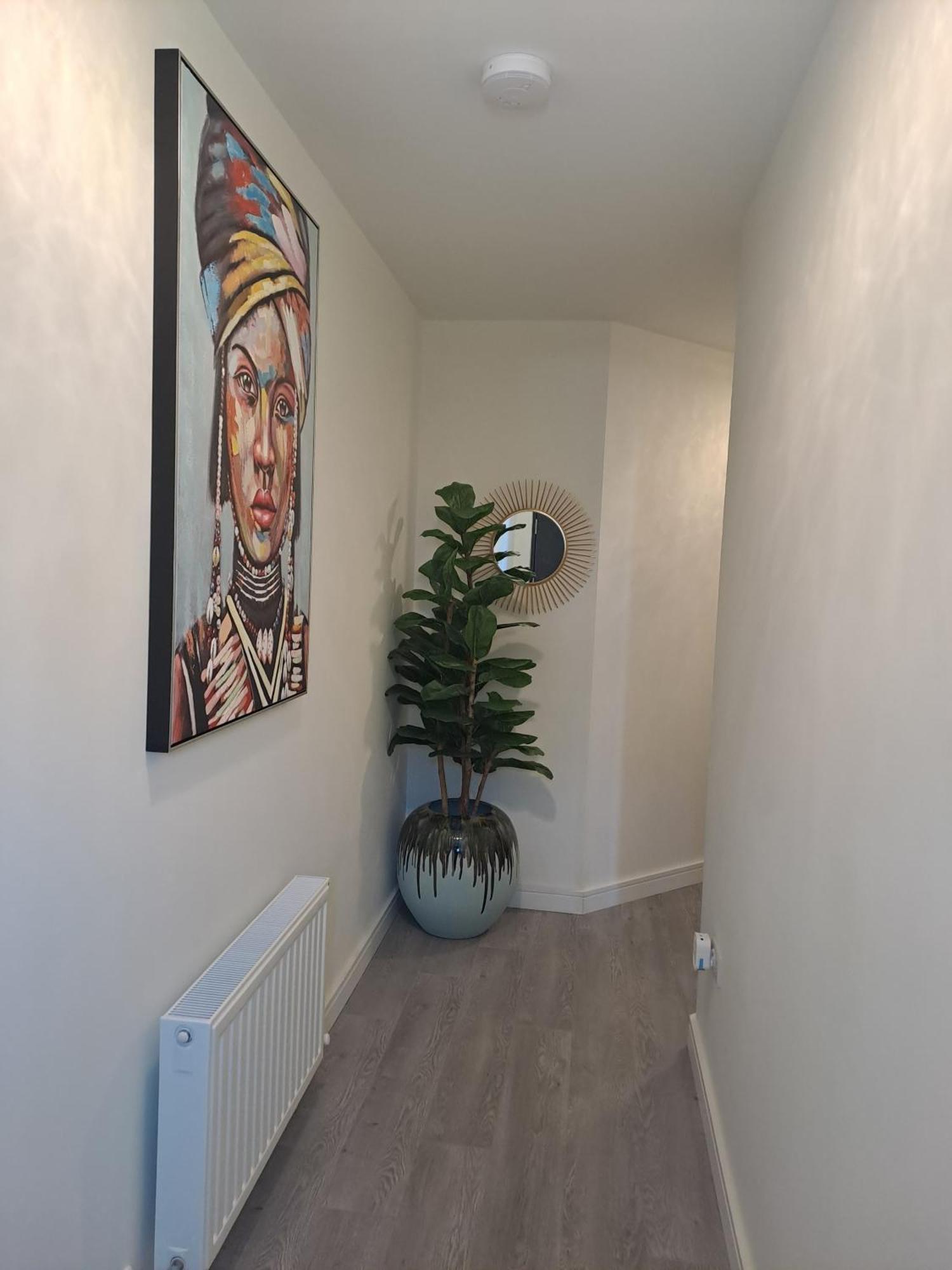 Cozy Bedroom In Lucan, Dublín Exterior foto
